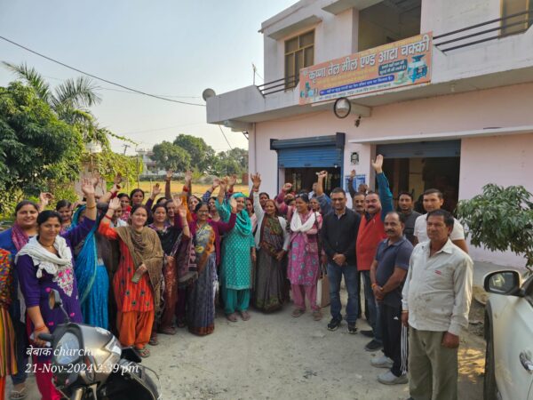 छत्तरपुर ग्राम सभा में राजस्व क्षेत्र के चुनावी बंटवारे को लेकर विरोध में उतरे ग्रामीण