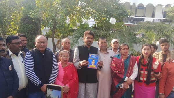 कांग्रेस ने गृहमंत्री के खिलाफ की नारेबाजी, गृहमंत्री के इस्तीफे की मांग।