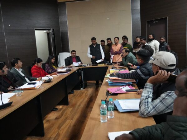 जिलाधिकारी ने सुनी  संभावित पार्षद प्रत्याशियों की आरक्षण से जुड़ी समस्याएं