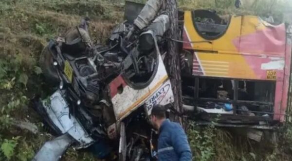 उत्तराखंड के पौड़ी में बस हादसे में लोगों की हुई मौत |