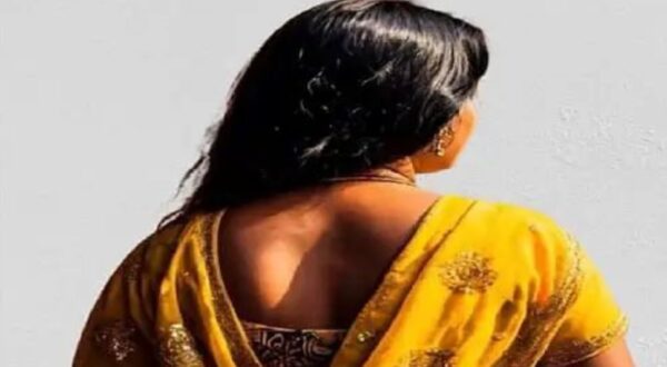 कटघर थाना क्षेत्र में रहने वाली युवती ने दूसरे समुदाय के युवक पर दुष्कर्म करने और धर्म परिर्वतन करने के लिए दबाव बनाने का आरोप लगाया।