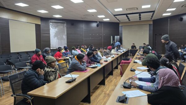 सभी राजनितिक पार्टियां और प्रत्याशी आयोग की गाइडलाइन का पालन करें