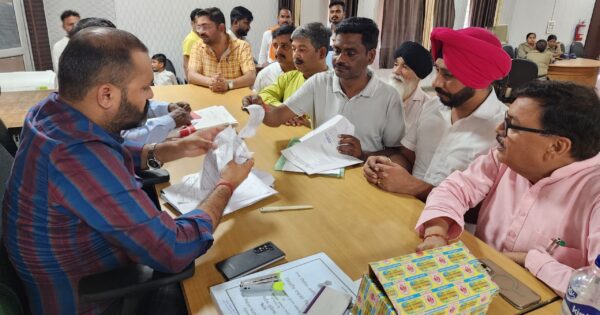 भाजपा प्रत्याशियों के समर्थन में दो-दो प्रत्याशियों ने नामांकन वापस लिया, पूर्व विधायक राजेश शुक्ला की रणनीति और कार्यकर्ताओं से तालमेल का दिखा असर