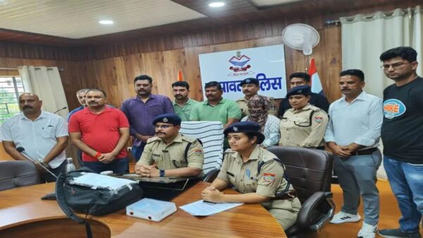 उत्तराखंड में एक महिला से करीब 10 करोड़ की एमडीएमए ड्रग्स बरामद की गई है। दावा किया जा रहा है कि ये राज्य में अब तक की ड्रग बरामदगी की सबसे बड़ी कार्रवाई है।