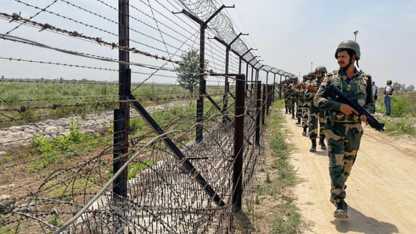 जम्मू-कश्मीर: सुरक्षाबलों का आतंक पर डबल प्रहार, पुंछ में घुसपैठ की कोशिश नाकाम, दो आतंकी ढेर; पहलगाम हमले का मास्टरमाइंड भी मारा गया