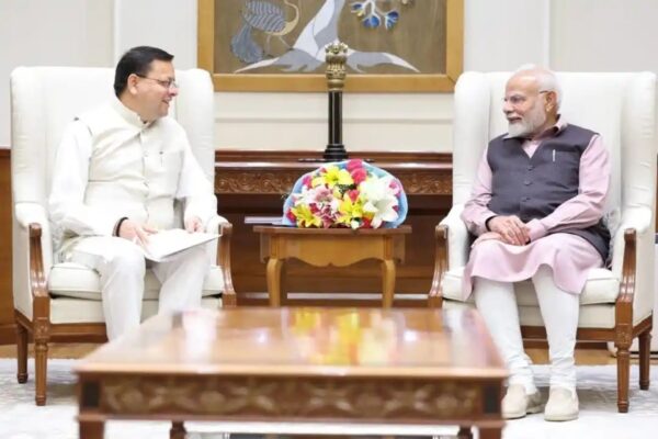 उत्तराखंड के मुख्यमंत्री पुष्कर सिंह धामी ने दिल्ली में प्रधानमंत्री नरेंद्र मोदी से शिष्टाचार मुलाकात की. इस दौरान उन्होंने उत्तराखंड के विकास से संबंधित विभिन्न विषयों पर मार्गदर्शन प्राप्त किया.