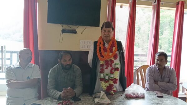 सल्ट ब्लॉक कांग्रेस कमेटी ने घोषित किए जिला पंचायत प्रत्याशी, दो सीटों पर ओपन चुनाव धीरेंद्र प्रताप की अगुवाई में हुई अहम बैठक, कांग्रेस ने दिखाई एकजुटता