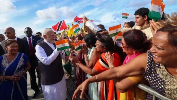 घाना की अपनी यात्रा खत्म करने के बाद भारत के प्रधानमंत्री नरेंद्र मोदी त्रिनिदाद और टोबैगो की राजधानी पोर्ट ऑफ स्पेन पहुंचे