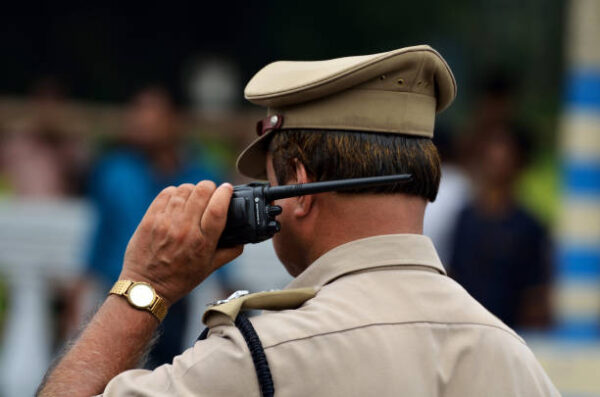 भाजपा नेता के फ्लैट पर पुलिस का छापा, देर रात पार्टी करने पर 11 लोगों का चालान