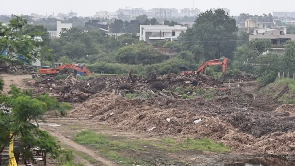 इंदौर: हरियाली का वरदान बना अभिशाप, सिटी फॉरेस्ट में कचरा डंपिंग से हवा-पानी जहरीला, लोग बीमार