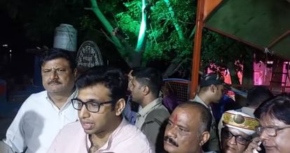 आगरा में बड़ा हादसा: यमुना किनारे स्थित मंदिर की दीवार ढही, तलाशी अभियान जारी