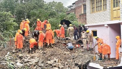 मूसलाधार बारिश के बीच ‘मौत के मलबे’ से जंग, 8 जिंदगियों की तलाश जारी